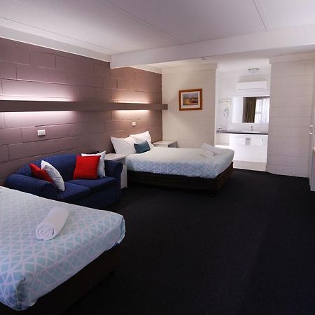 Mayfair Motel West Wyalong Eksteriør billede