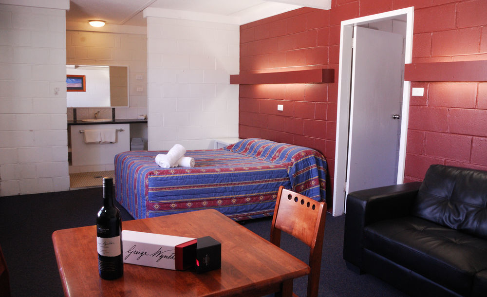 Mayfair Motel West Wyalong Eksteriør billede